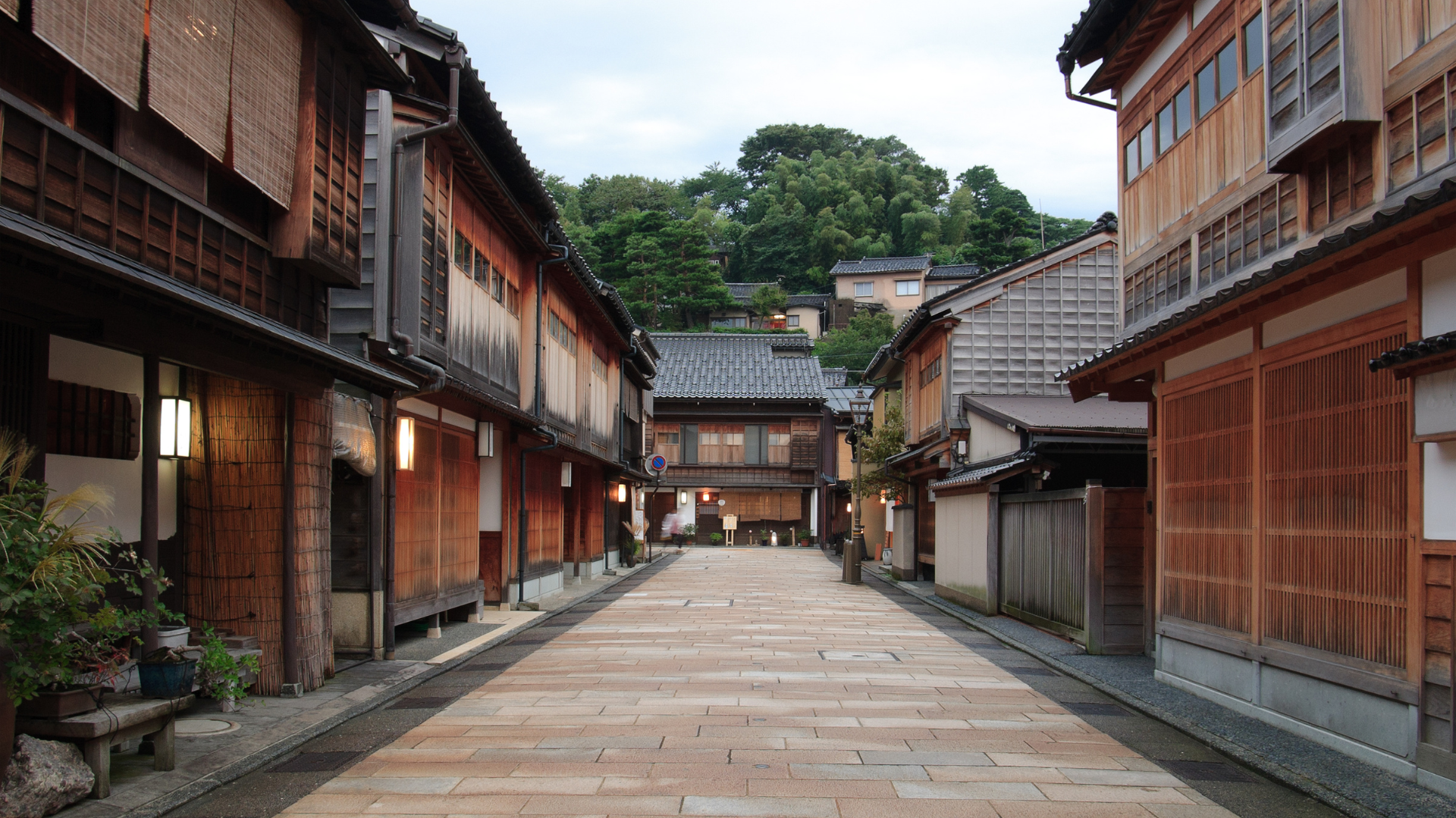 Kenrokuen Garden and Historic Kanazawa Streets